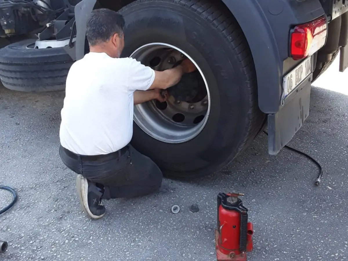 Bayraklı Oto Lastikçi